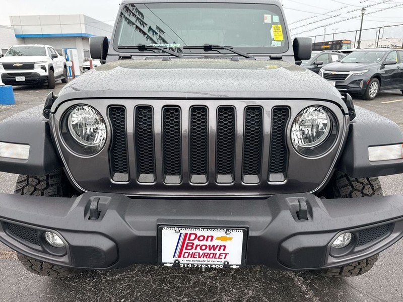 Jeep Wrangler Vehicle Full-screen Gallery Image 40