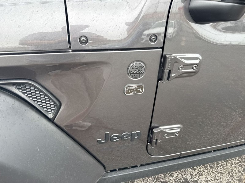 Jeep Wrangler Vehicle Full-screen Gallery Image 41