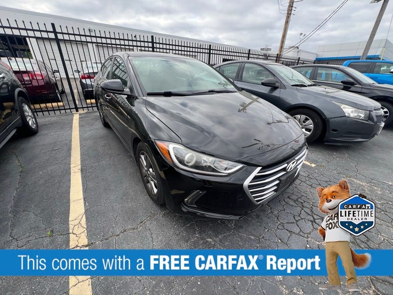 Hyundai Elantra Vehicle Full-screen Gallery Image 3