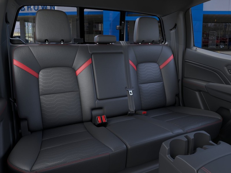 Chevrolet Colorado Vehicle Full-screen Gallery Image 17