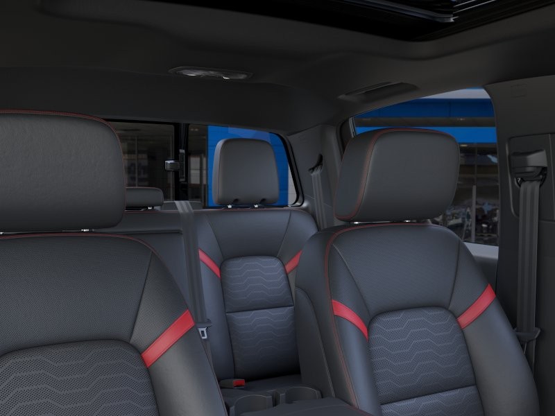 Chevrolet Colorado Vehicle Full-screen Gallery Image 24