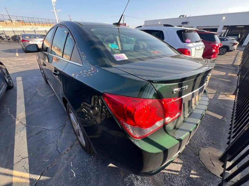 Chevrolet Cruze Vehicle Full-screen Gallery Image 4