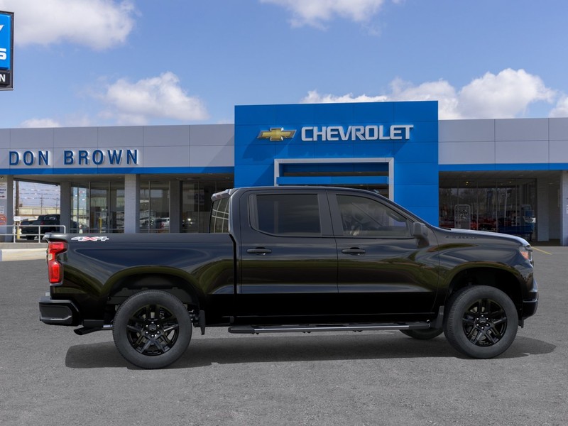 Chevrolet Silverado 1500 Vehicle Full-screen Gallery Image 5