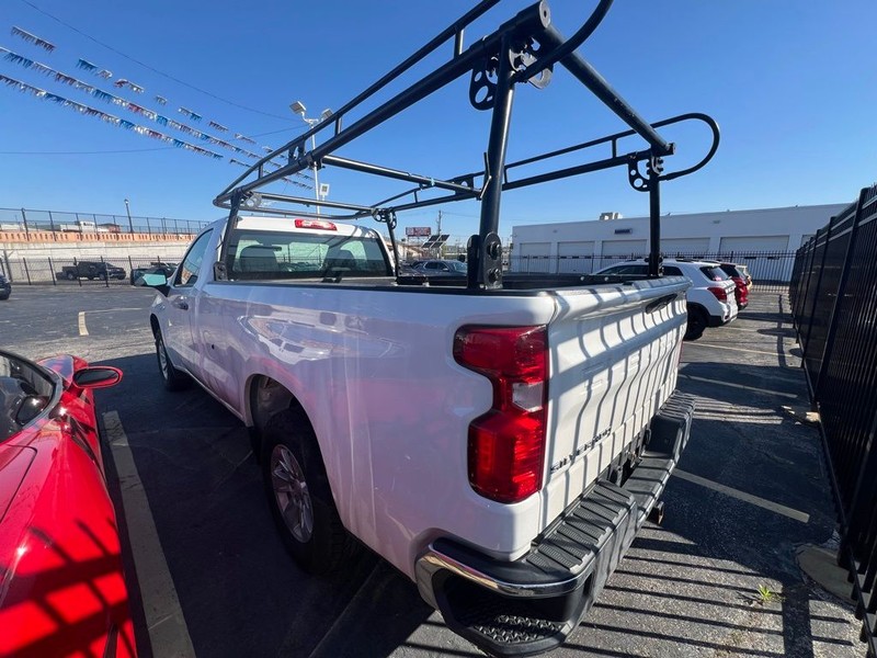 Chevrolet Silverado 1500 Vehicle Full-screen Gallery Image 03