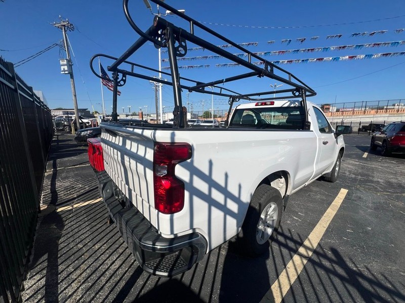 Chevrolet Silverado 1500 Vehicle Full-screen Gallery Image 04