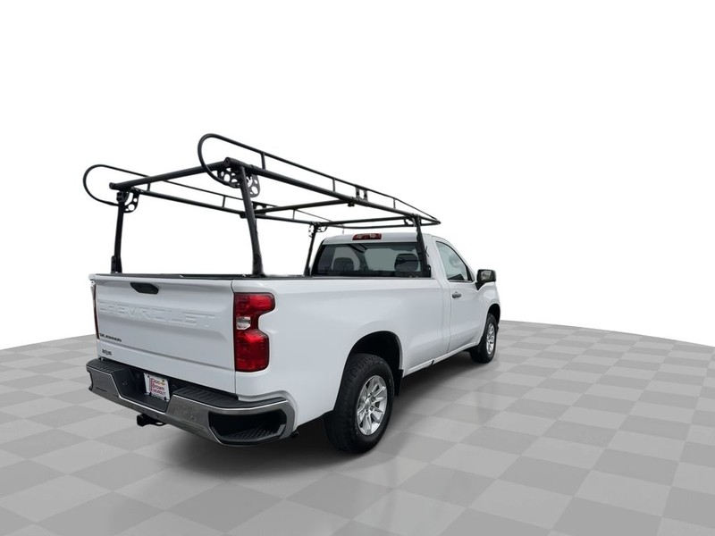 Chevrolet Silverado 1500 Vehicle Full-screen Gallery Image 13