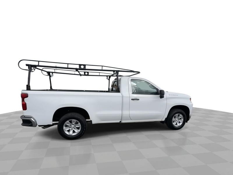 Chevrolet Silverado 1500 Vehicle Full-screen Gallery Image 14