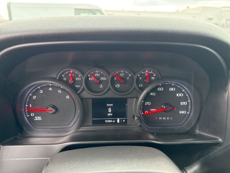 Chevrolet Silverado 1500 Vehicle Full-screen Gallery Image 18
