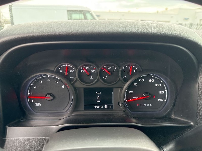 Chevrolet Silverado 1500 Vehicle Full-screen Gallery Image 19