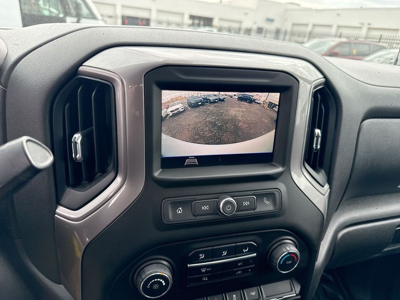 Chevrolet Silverado 1500 Vehicle Full-screen Gallery Image 21
