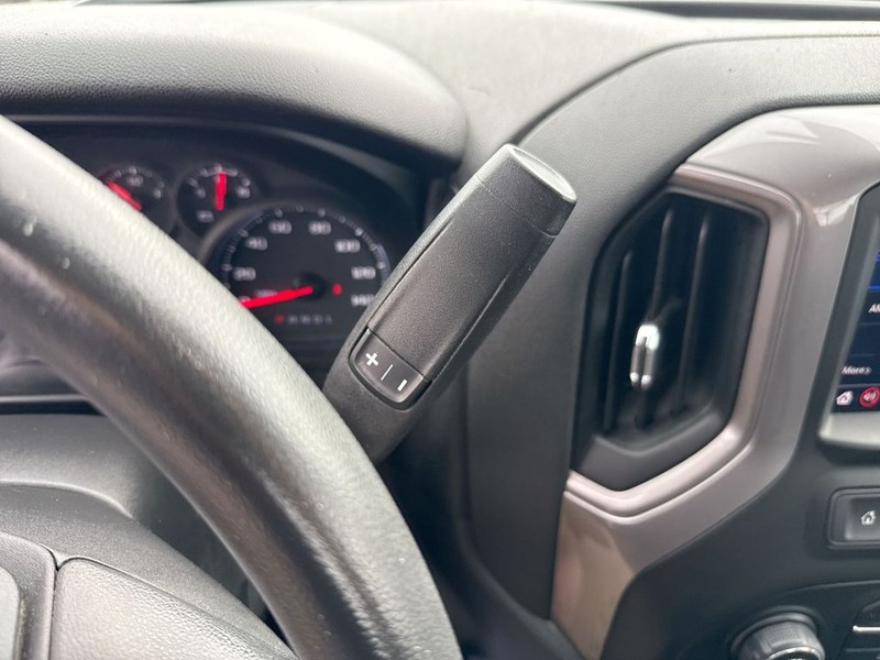 Chevrolet Silverado 1500 Vehicle Full-screen Gallery Image 22