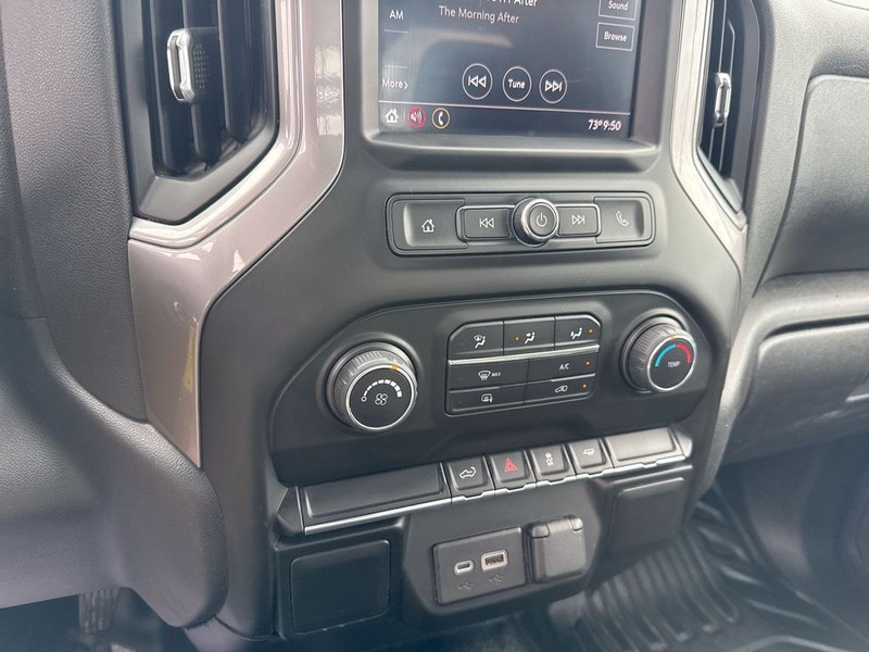 Chevrolet Silverado 1500 Vehicle Full-screen Gallery Image 23
