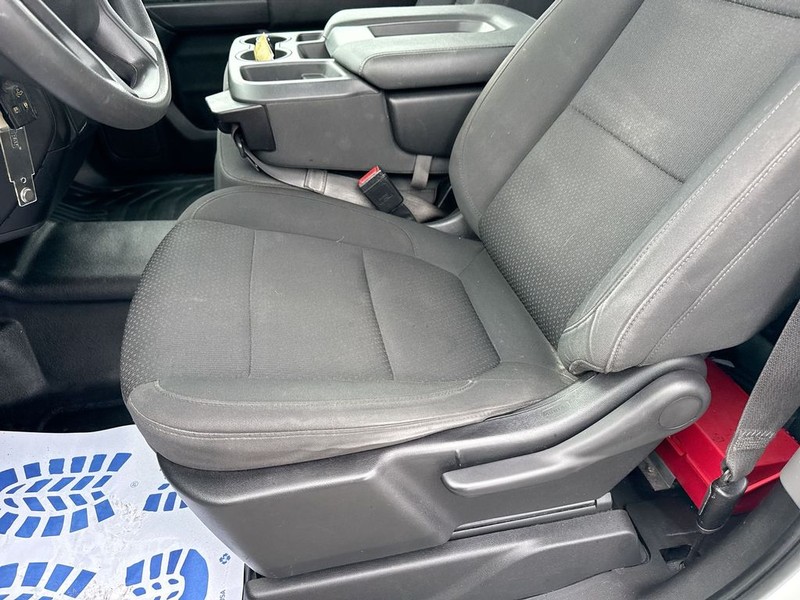 Chevrolet Silverado 1500 Vehicle Full-screen Gallery Image 24