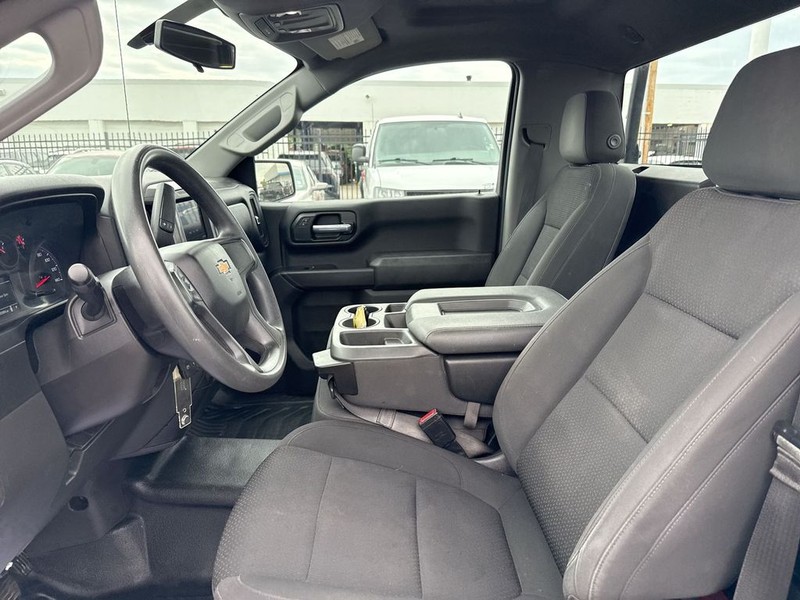 Chevrolet Silverado 1500 Vehicle Full-screen Gallery Image 26