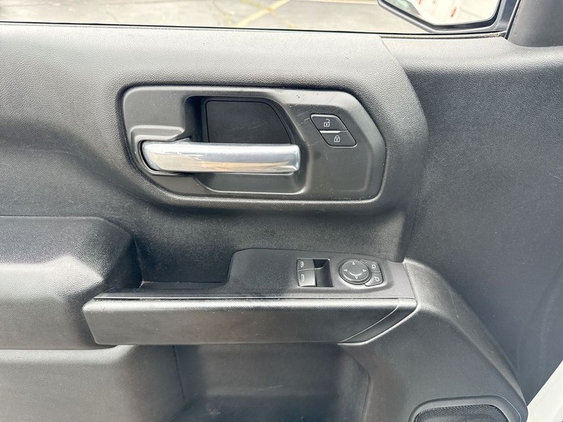 Chevrolet Silverado 1500 Vehicle Full-screen Gallery Image 27