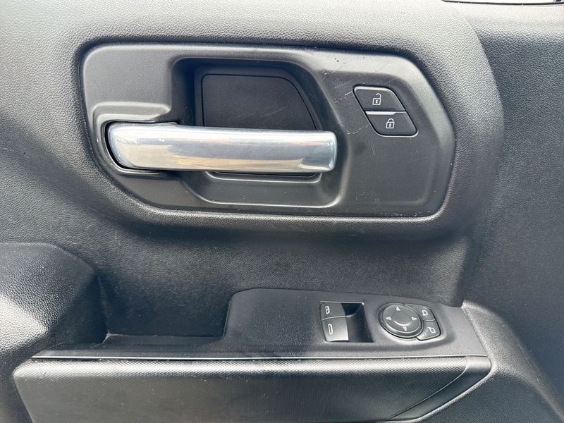 Chevrolet Silverado 1500 Vehicle Full-screen Gallery Image 28