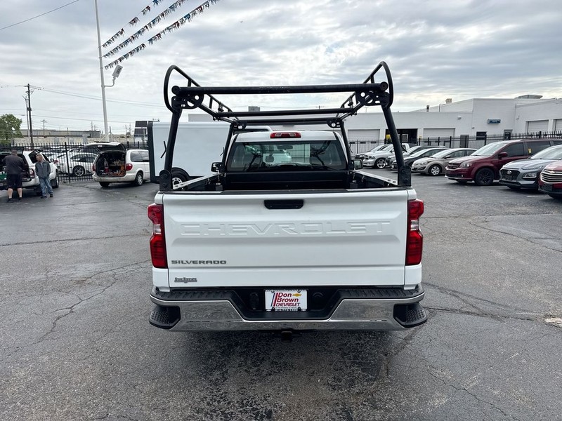 Chevrolet Silverado 1500 Vehicle Full-screen Gallery Image 30