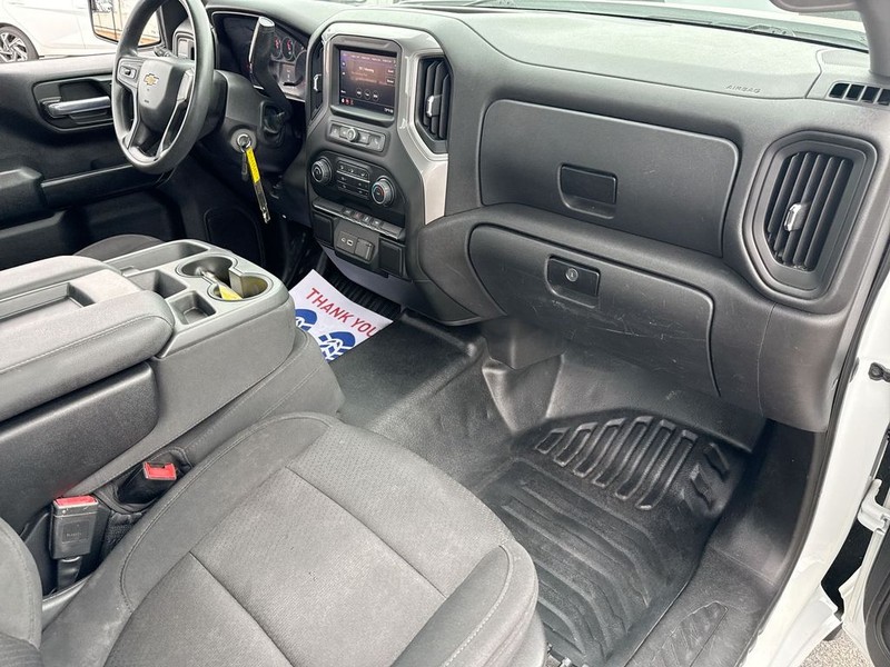 Chevrolet Silverado 1500 Vehicle Full-screen Gallery Image 32