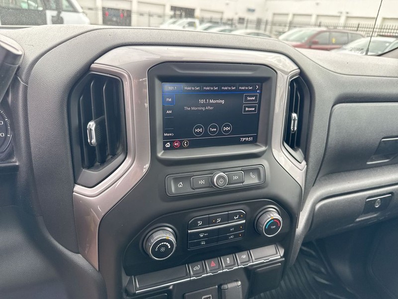 Chevrolet Silverado 1500 Vehicle Full-screen Gallery Image 37
