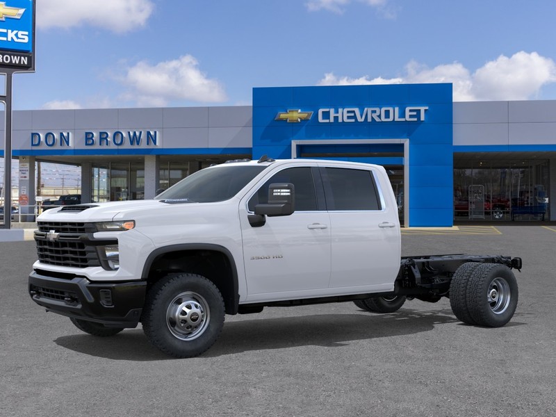 Chevrolet Silverado 3500 HD Chassis Cab Vehicle Full-screen Gallery Image 2