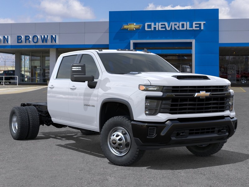 Chevrolet Silverado 3500 HD Chassis Cab Vehicle Full-screen Gallery Image 7