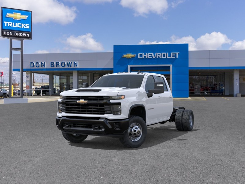 Chevrolet Silverado 3500 HD Chassis Cab Vehicle Full-screen Gallery Image 8