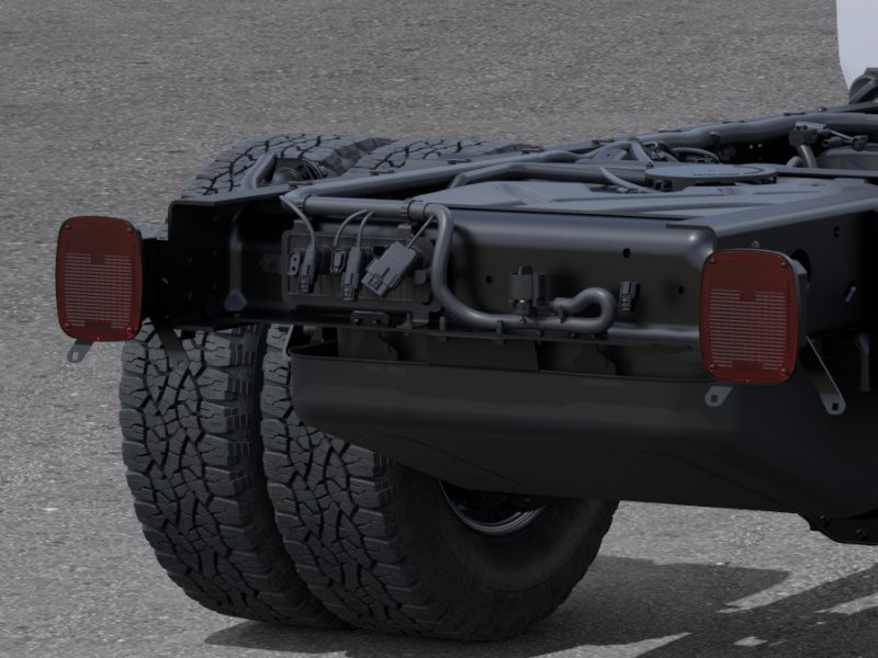 Chevrolet Silverado 3500 HD Chassis Cab Vehicle Full-screen Gallery Image 11