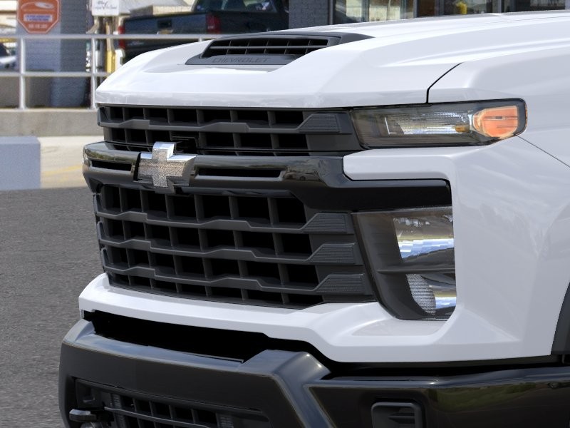 Chevrolet Silverado 3500 HD Chassis Cab Vehicle Full-screen Gallery Image 13