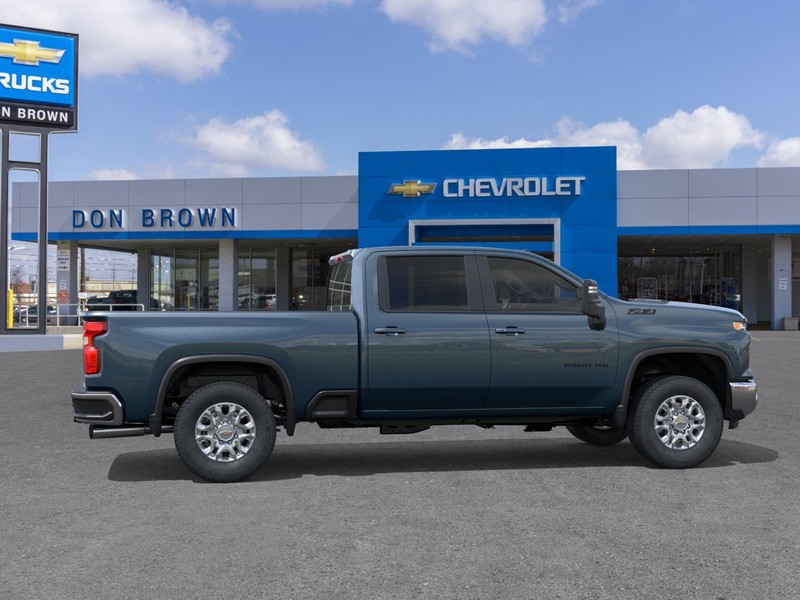 Chevrolet Silverado 2500 HD Vehicle Full-screen Gallery Image 5