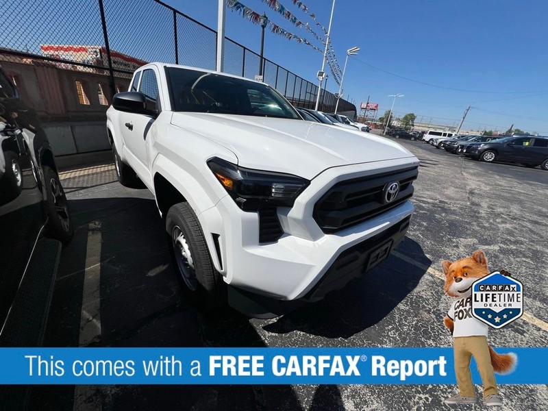 Toyota Tacoma Vehicle Full-screen Gallery Image 3