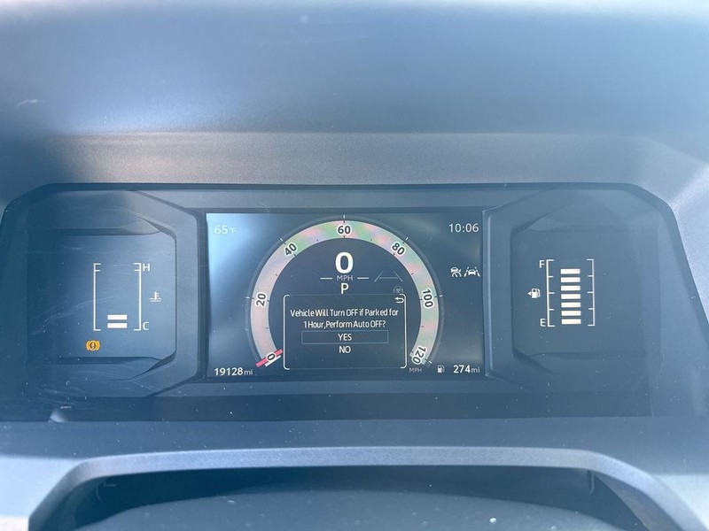 Toyota Tacoma 2WD Vehicle Full-screen Gallery Image 19