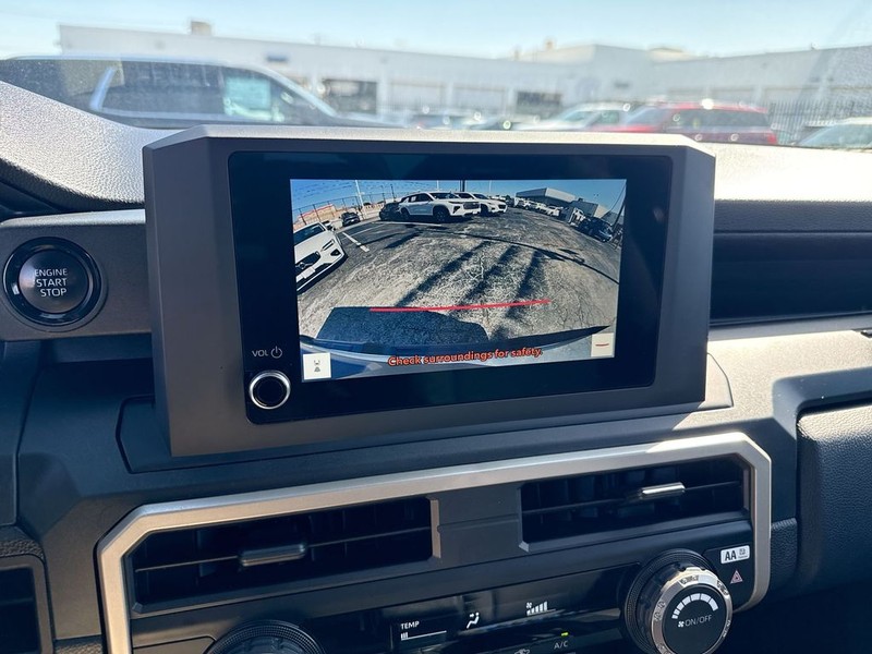Toyota Tacoma 2WD Vehicle Full-screen Gallery Image 21