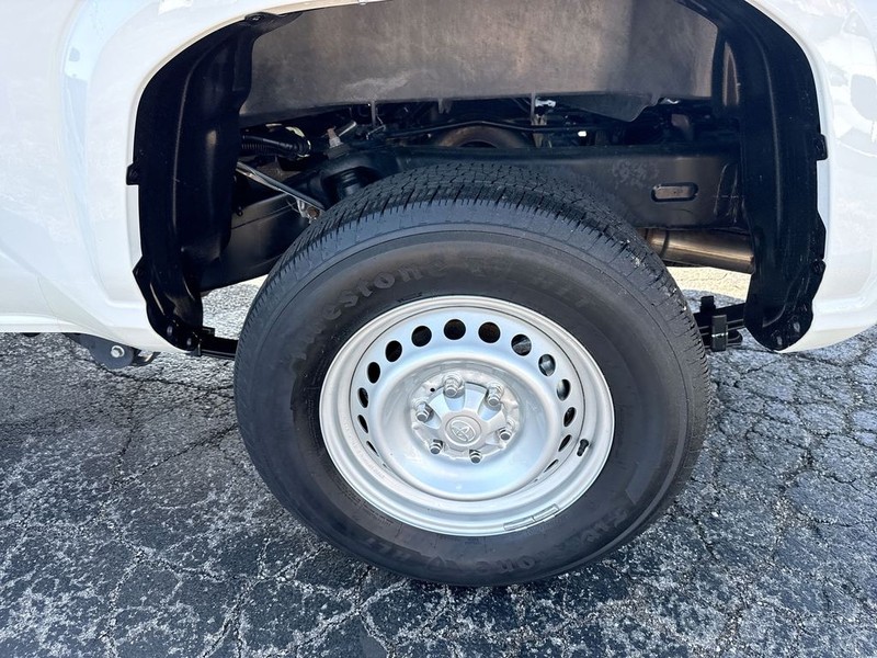 Toyota Tacoma 2WD Vehicle Full-screen Gallery Image 37