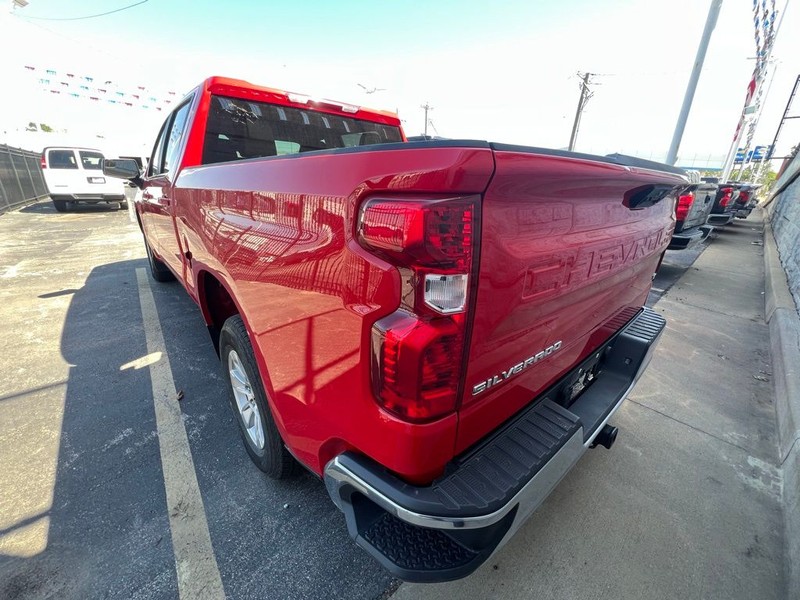 Chevrolet Silverado 1500 Vehicle Full-screen Gallery Image 4