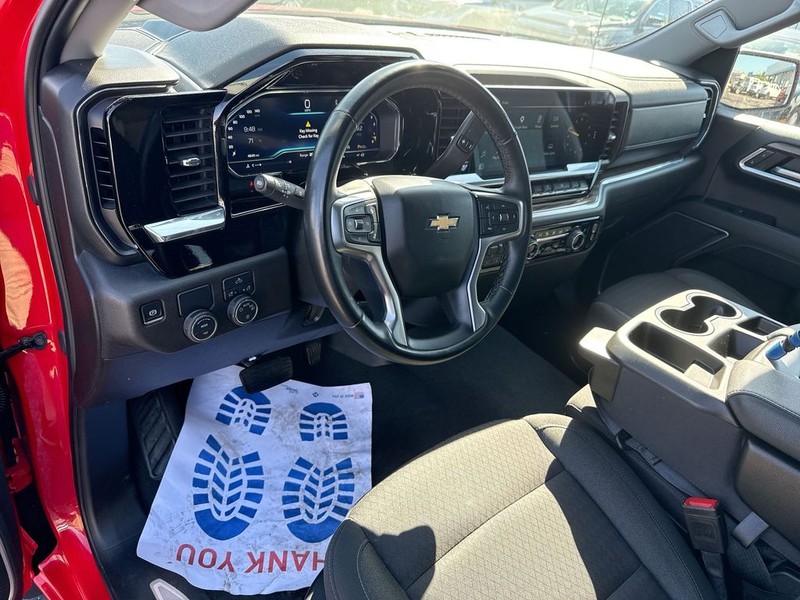 Chevrolet Silverado 1500 Vehicle Full-screen Gallery Image 12