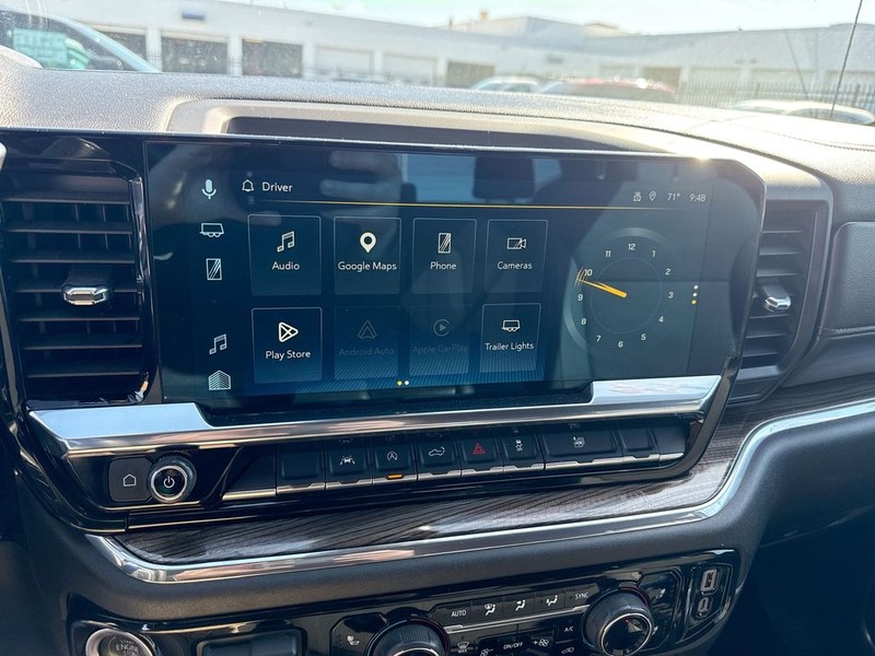 Chevrolet Silverado 1500 Vehicle Full-screen Gallery Image 15