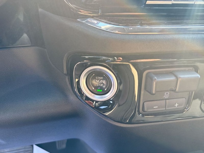 Chevrolet Silverado 1500 Vehicle Full-screen Gallery Image 18