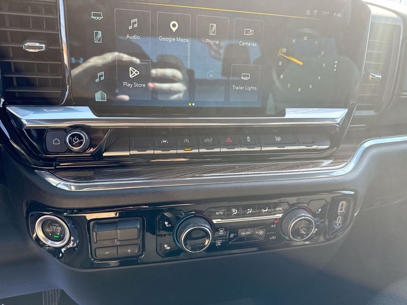 Chevrolet Silverado 1500 Vehicle Full-screen Gallery Image 19