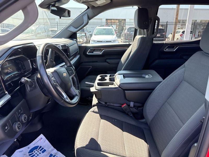 Chevrolet Silverado 1500 Vehicle Full-screen Gallery Image 22