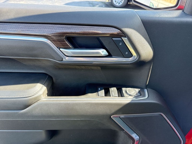 Chevrolet Silverado 1500 Vehicle Full-screen Gallery Image 23