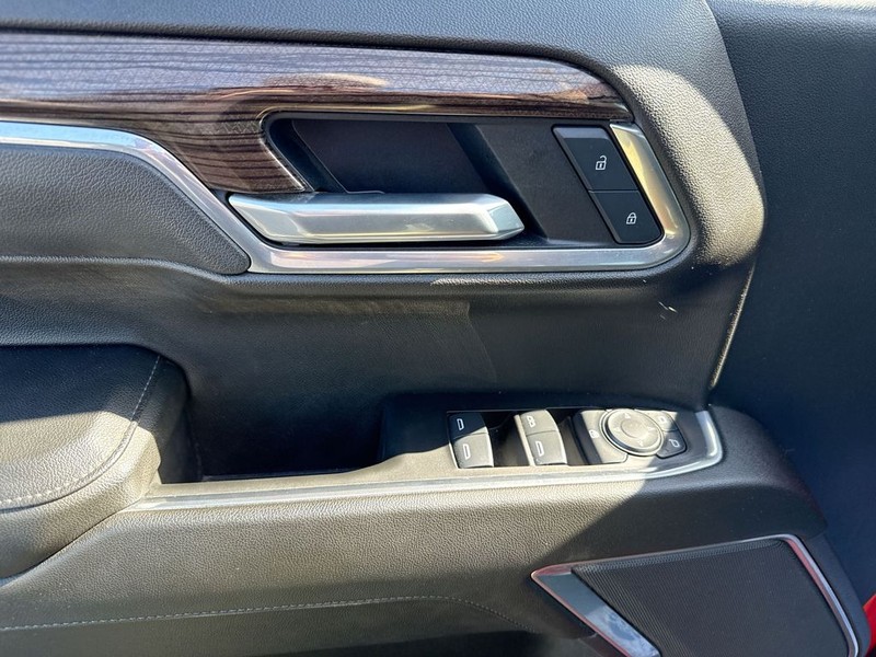 Chevrolet Silverado 1500 Vehicle Full-screen Gallery Image 24