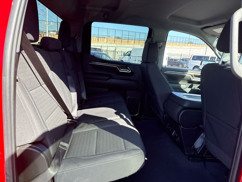 Chevrolet Silverado 1500 Vehicle Full-screen Gallery Image 27