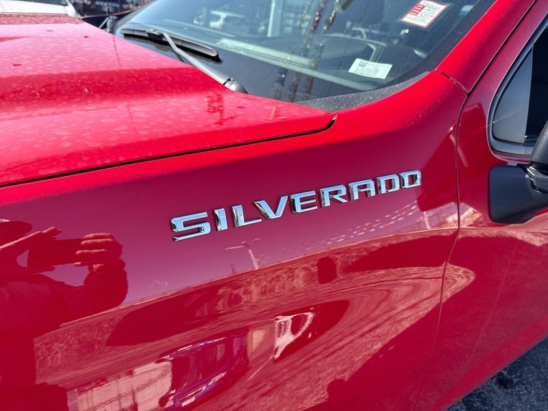 Chevrolet Silverado 1500 Vehicle Full-screen Gallery Image 32