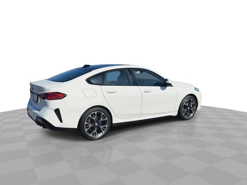 BMW 2 Series Vehicle Full-screen Gallery Image 13