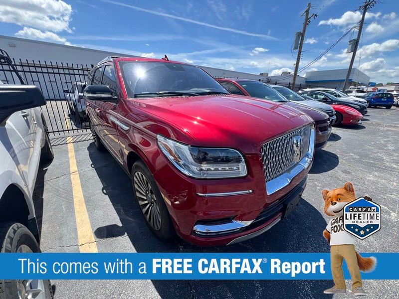 Lincoln Navigator Vehicle Full-screen Gallery Image 3
