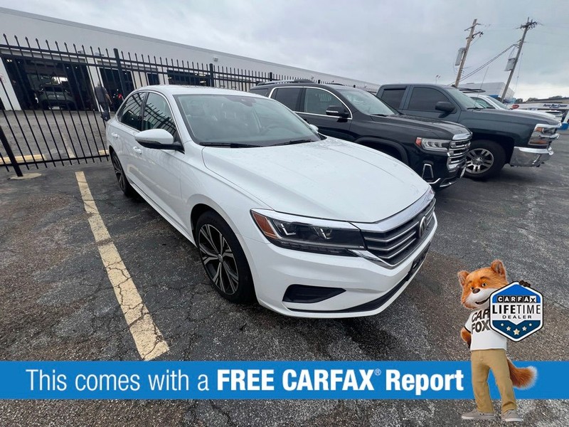 Volkswagen Passat Vehicle Full-screen Gallery Image 3