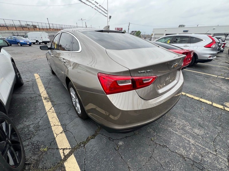 Chevrolet Malibu Vehicle Full-screen Gallery Image 4