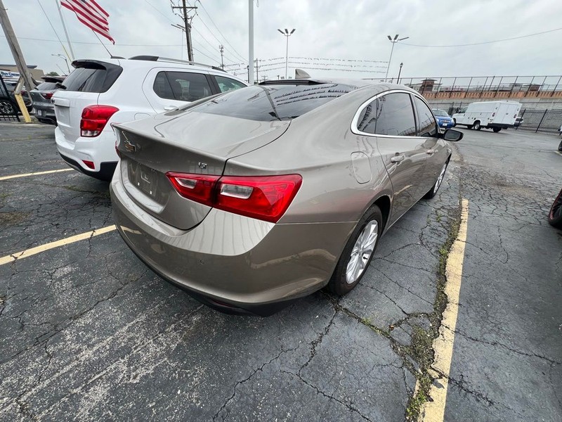 Chevrolet Malibu Vehicle Full-screen Gallery Image 6