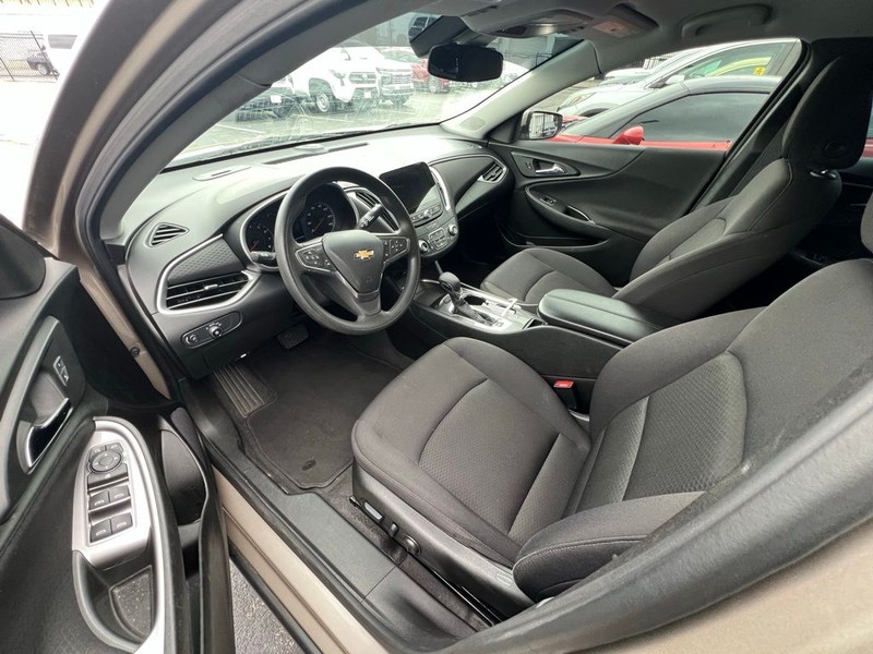 Chevrolet Malibu Vehicle Full-screen Gallery Image 7