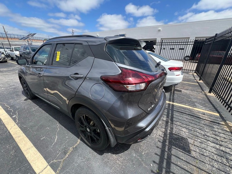 Nissan Kicks Vehicle Full-screen Gallery Image 4